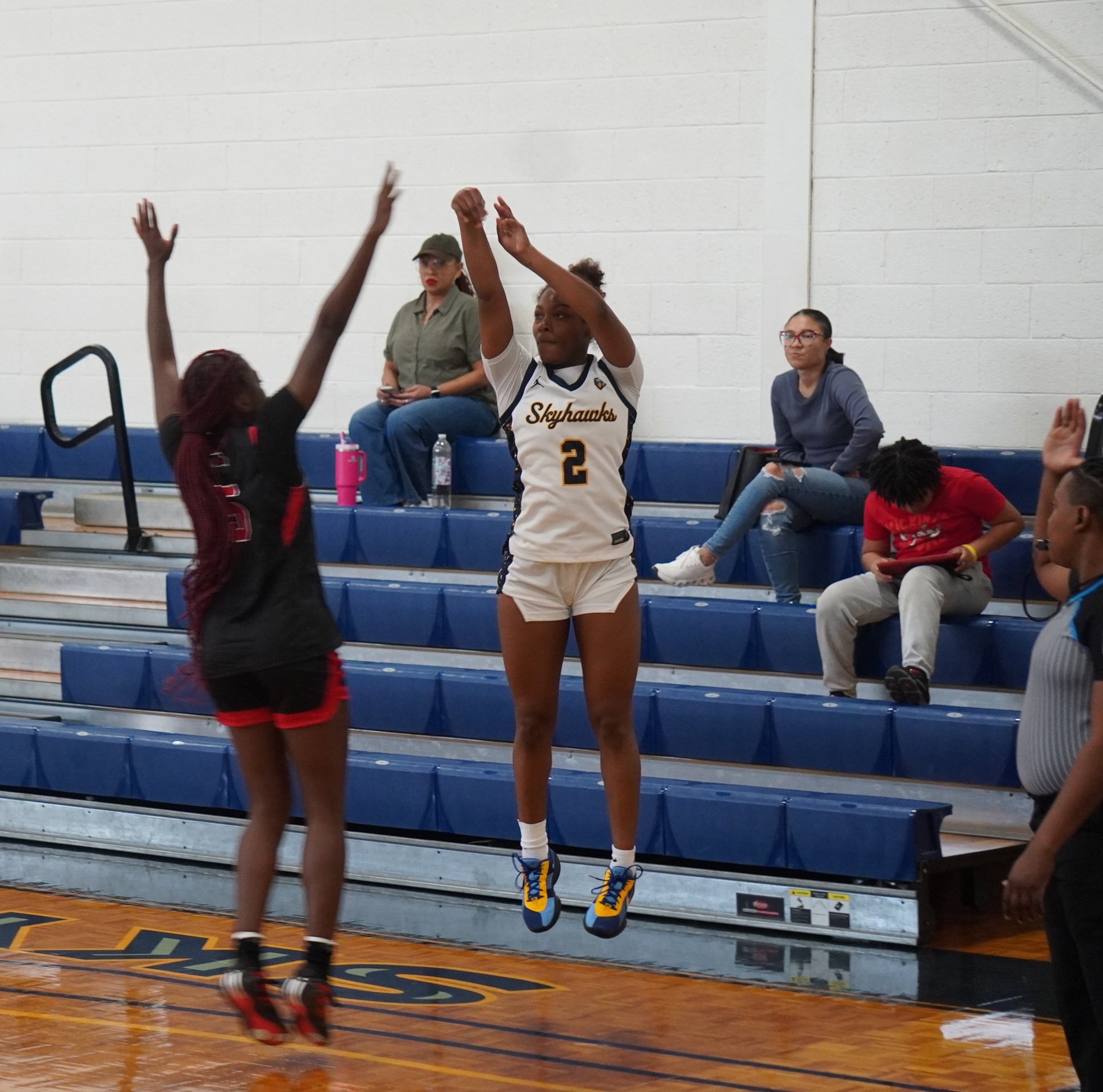 Havoc Race Past Skyhawks